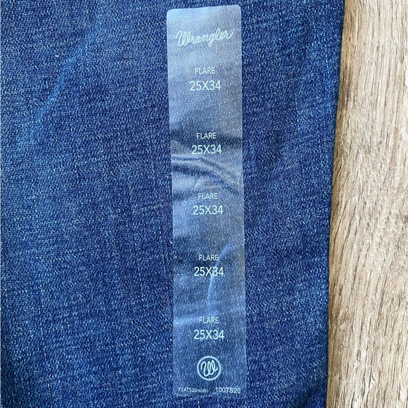 NWT 25x34 Wrangler Retro High Rise Trumpet Flare Jeans in Jenna - Picture 7 of 16